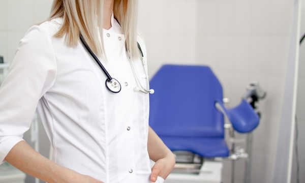 Fotel ginekologiczny ze specjalnym miejscem na nogi Fotel ginekologiczny ze specjalnym miejscem na nogi