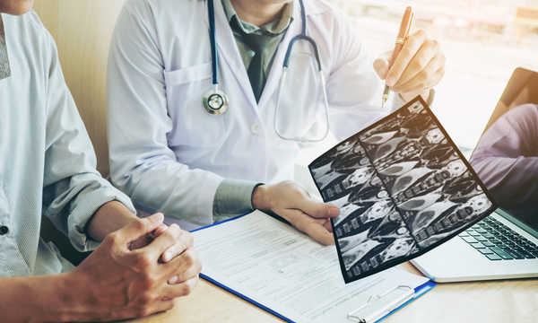 Onkologia jest dziedziną medycyny zajmującą się diagnozowaniem i leczeniem chorób nowotworowych Onkologia jest dziedziną medycyny zajmującą się diagnozowaniem i leczeniem chorób nowotworowych