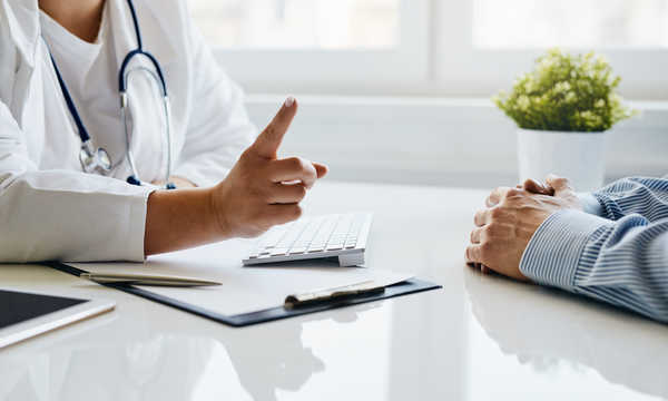 Medycyna pracy zajmuje się oceną, czy pracownik może bezpiecznie wykonywać swoje obowiązki zawodowe Medycyna pracy zajmuje się oceną, czy pracownik może bezpiecznie wykonywać swoje obowiązki zawodowe